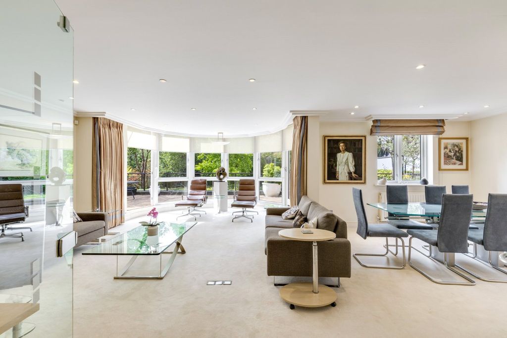 Property photo 2 of 28 Picture No. 17