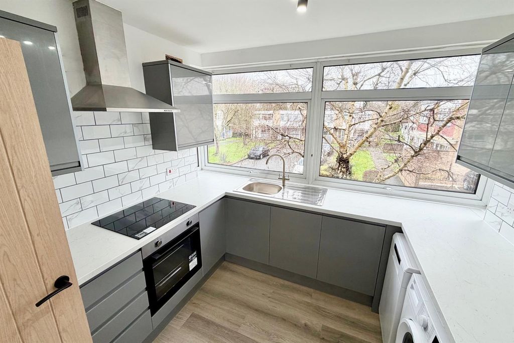 Property photo 1 of 9 Kitchen..Jpg