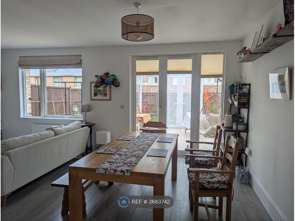 Property photo 3 of 13 Family/Dinning