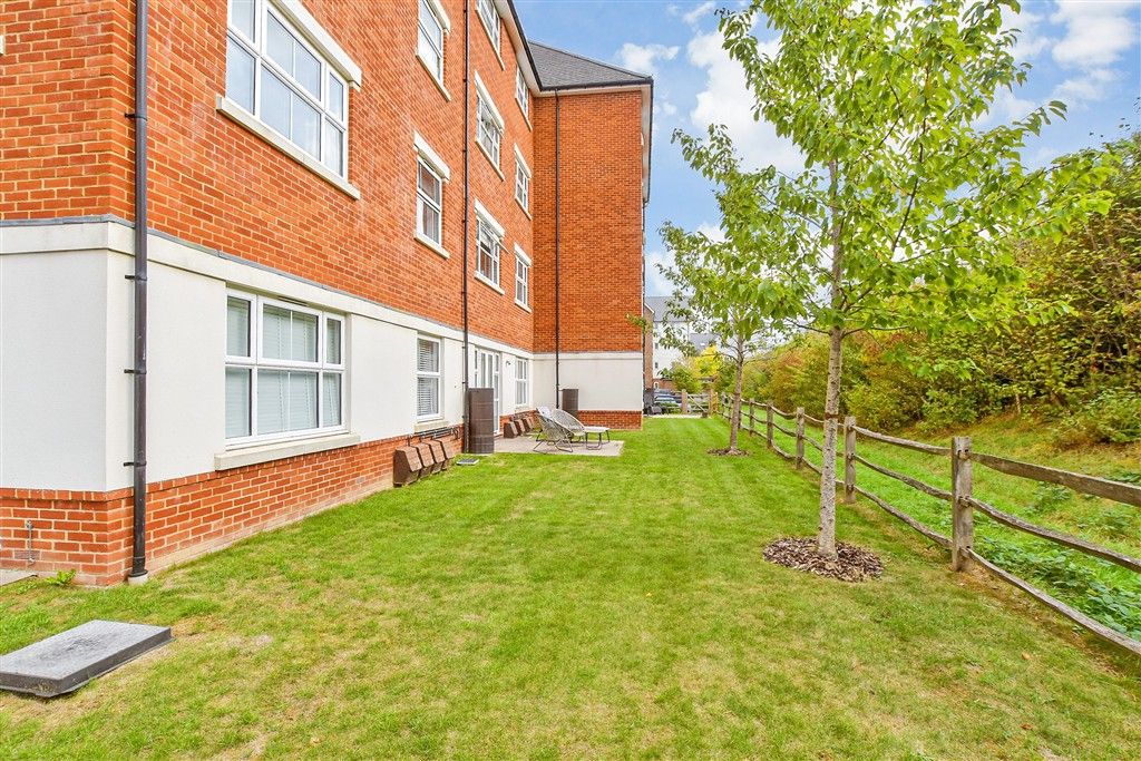 Property photo 2 of 9 Communal Gardens