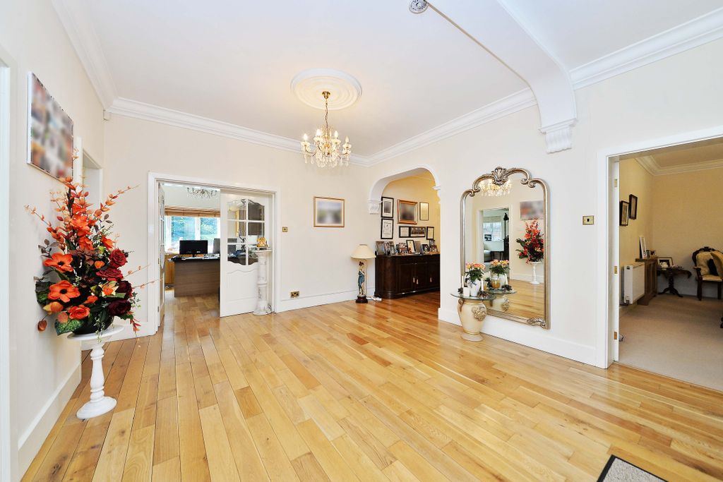 Property photo 2 of 32