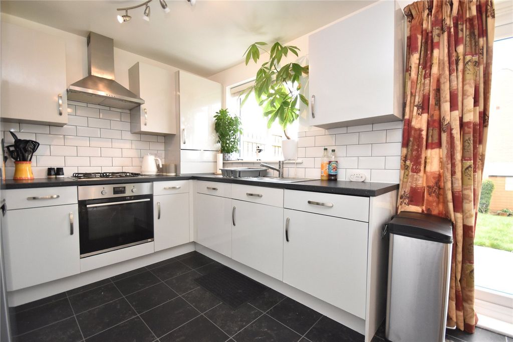 Property photo 3 of 16 Picture No. 13