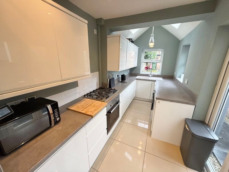 Property photo 1 of 9 Kitchen