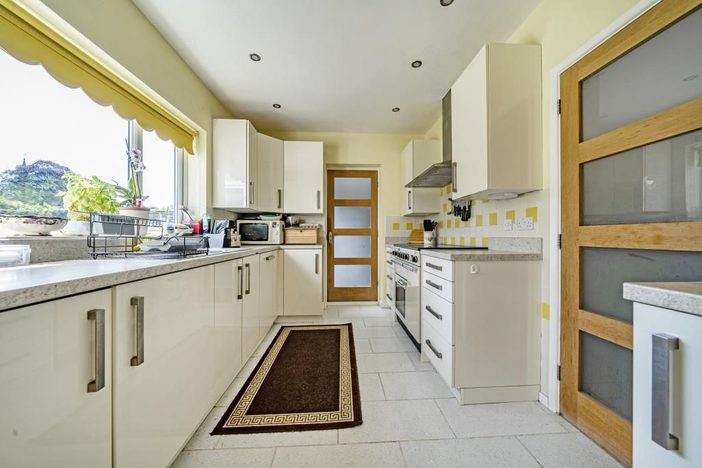 Property photo 2 of 19 Kitchen