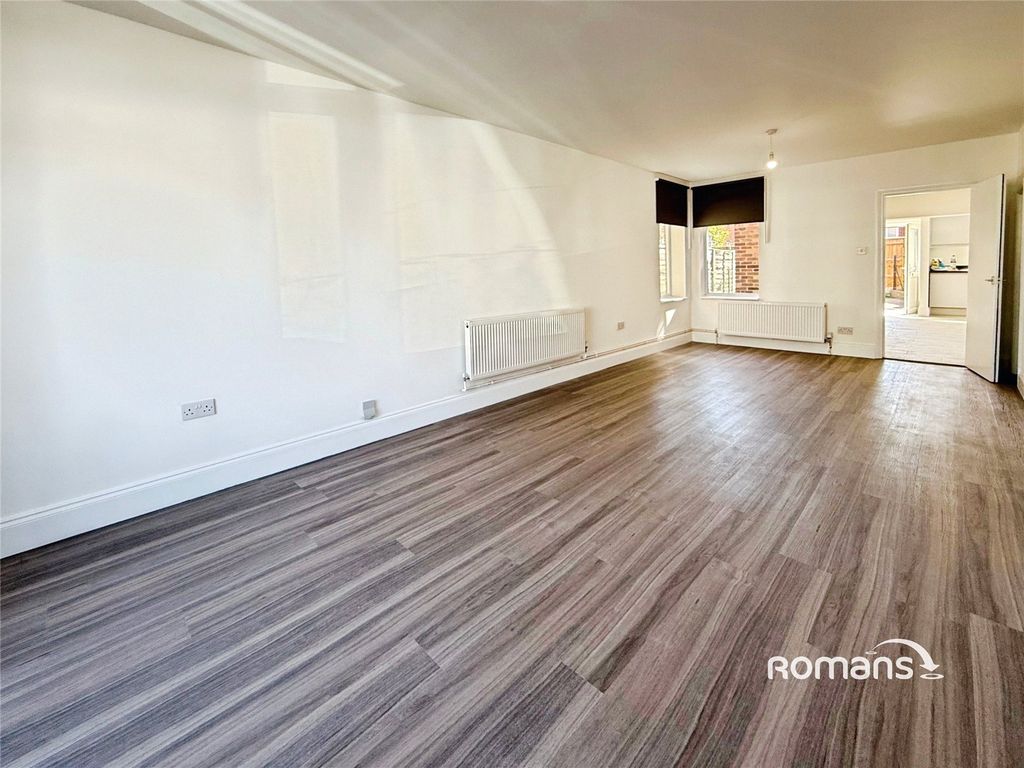 Property photo 2 of 12 Picture No. 04
