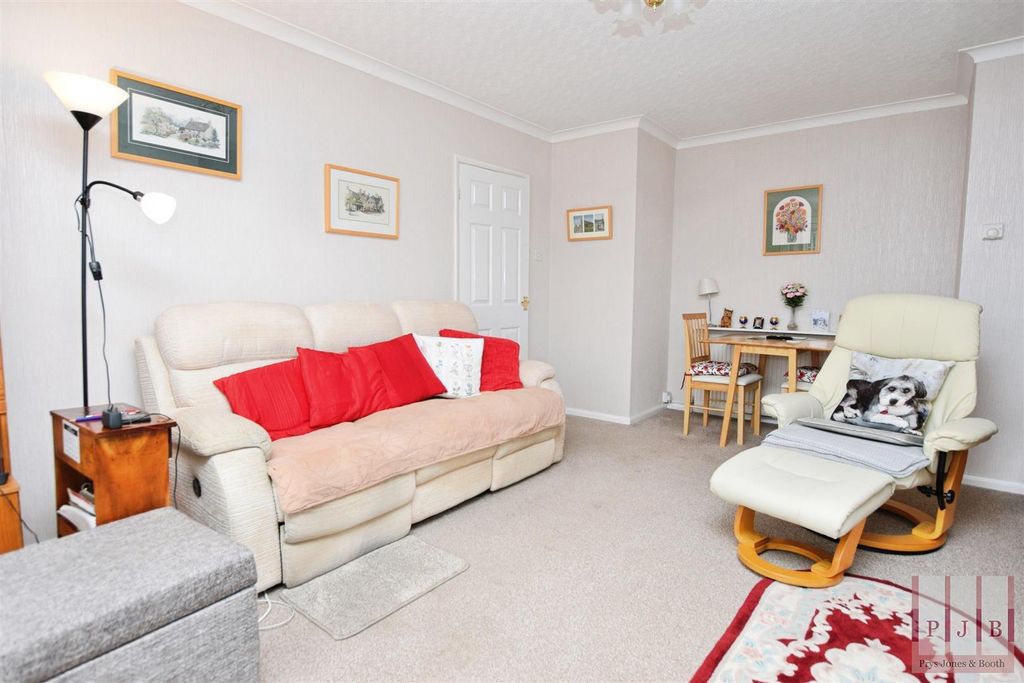 Property photo 3 of 14 Lounge V2.Jpg