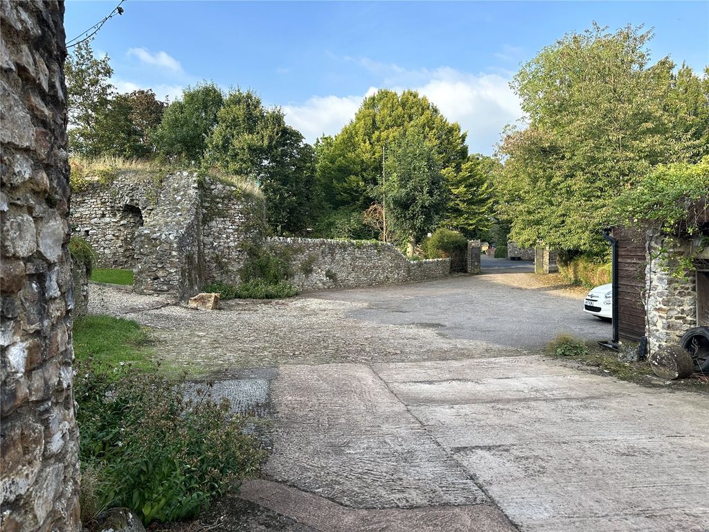 Property photo 2 of 16 Picture No. 17