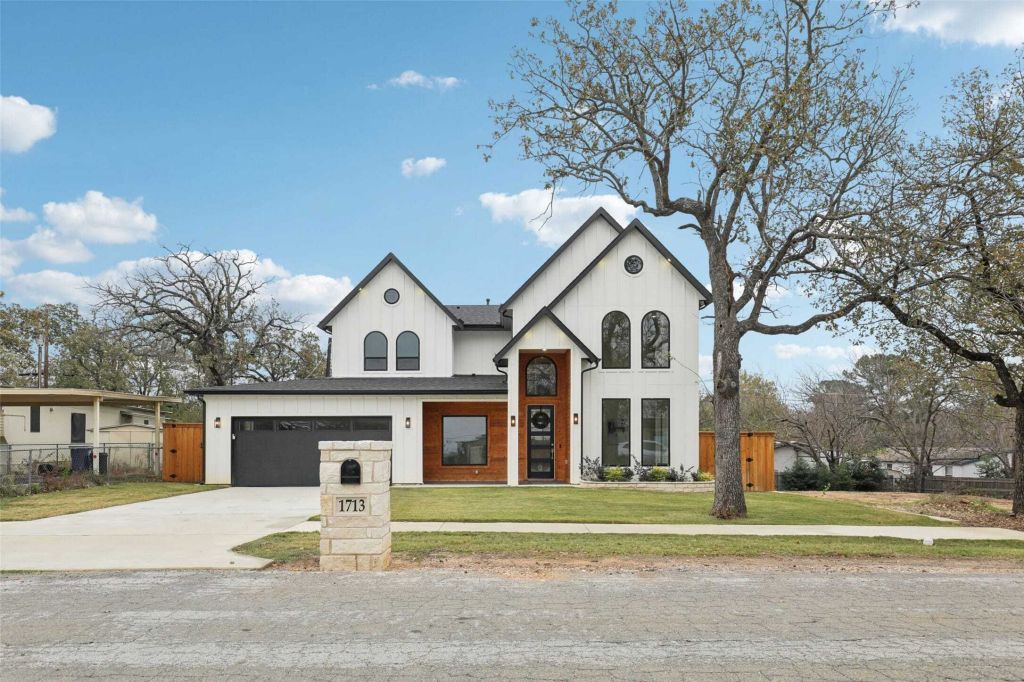 Property photo 1 of 30