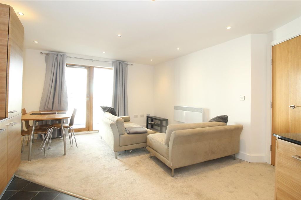 Property photo 2 of 13 9DC41E45-35A2-41F8-982B-Bdaaad167875_1_201_A.Jpeg