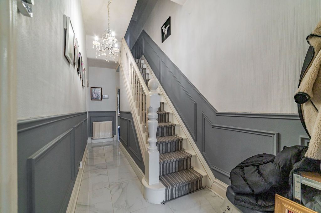 Property photo 2 of 26