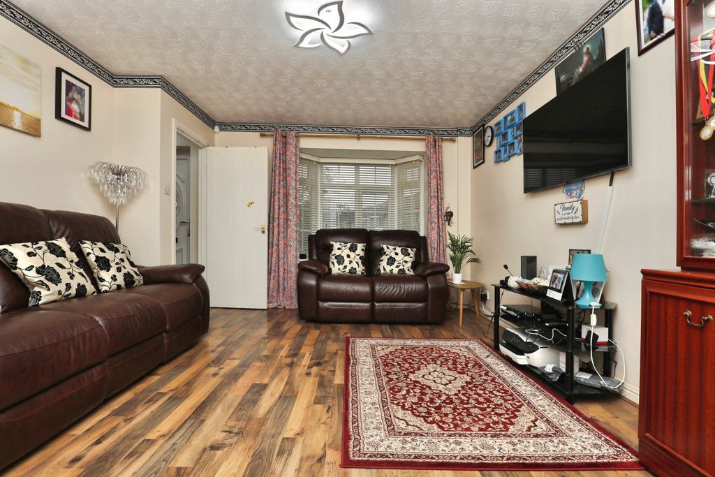 Property photo 2 of 15 Lounge