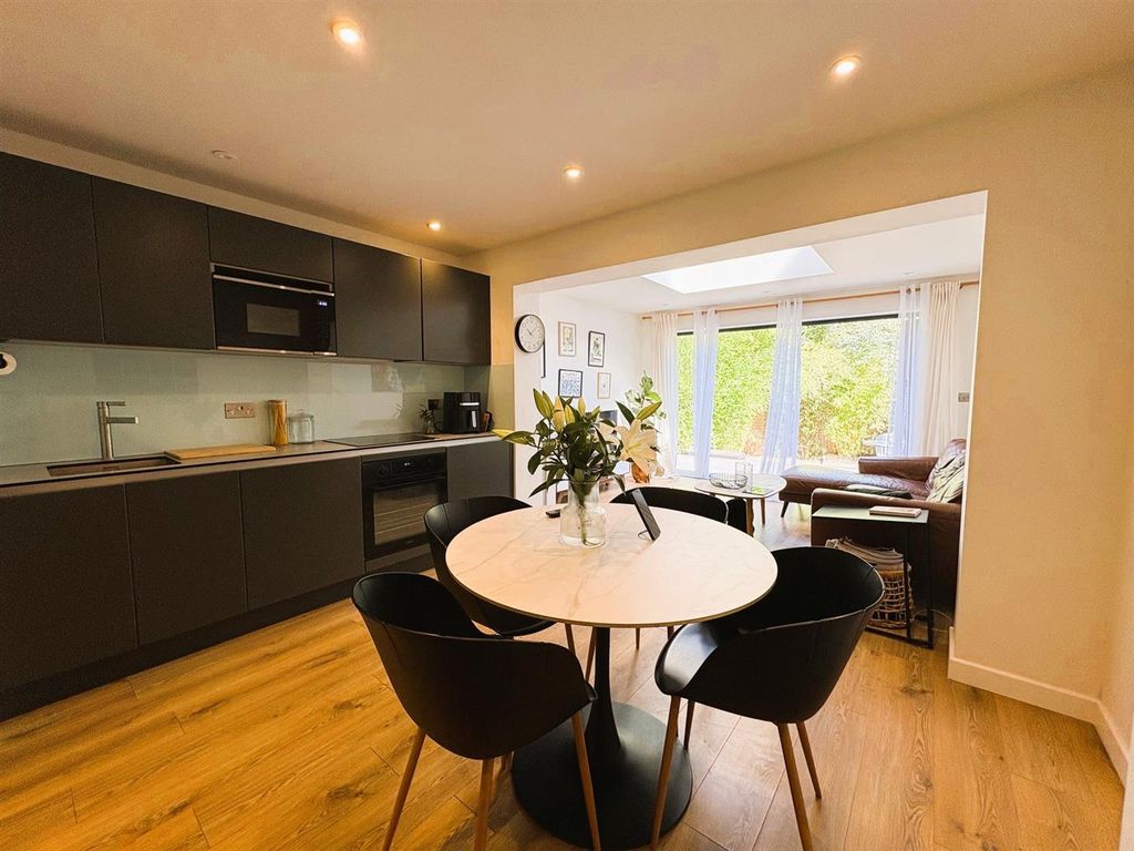 Property photo 1 of 12 Diner 2.Jpg
