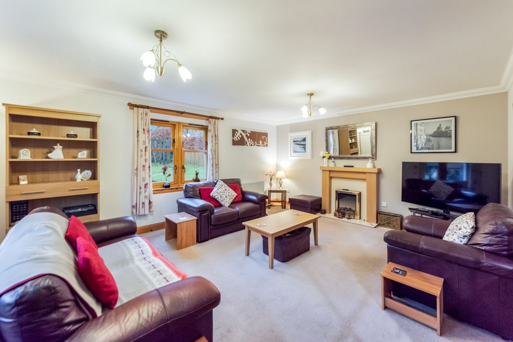 Property photo 2 of 25