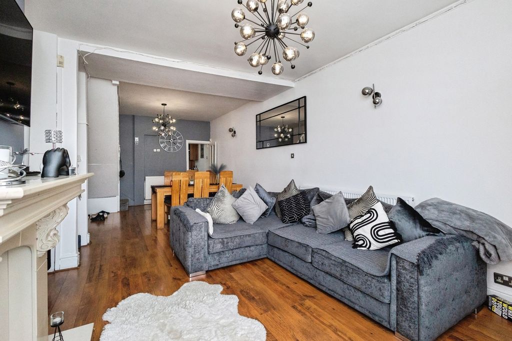 Property photo 2 of 23 Pbox-Img.Jpg