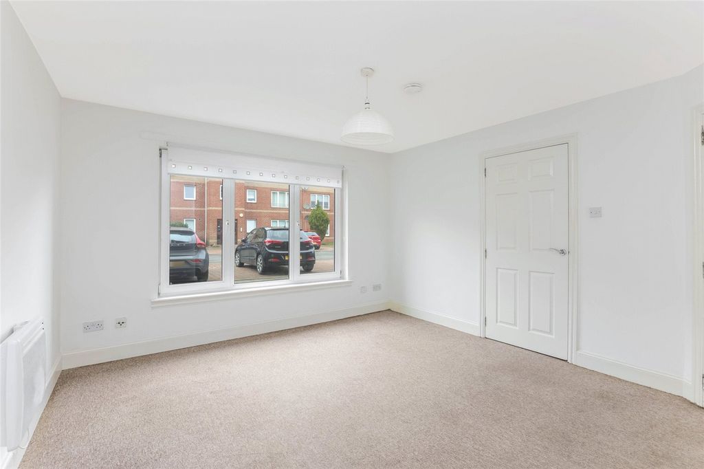 Property photo 3 of 18 Living Room