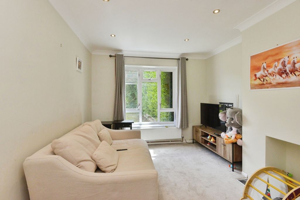 Property photo 3 of 19 Pbox-Img.Jpg