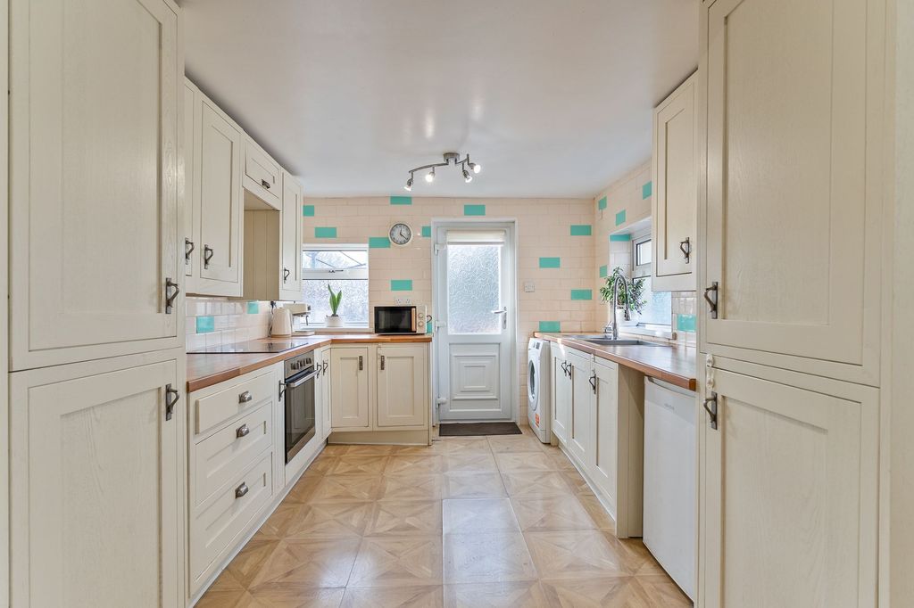 Property photo 3 of 25