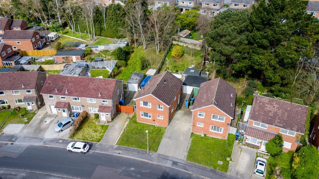 Property photo 2 of 28