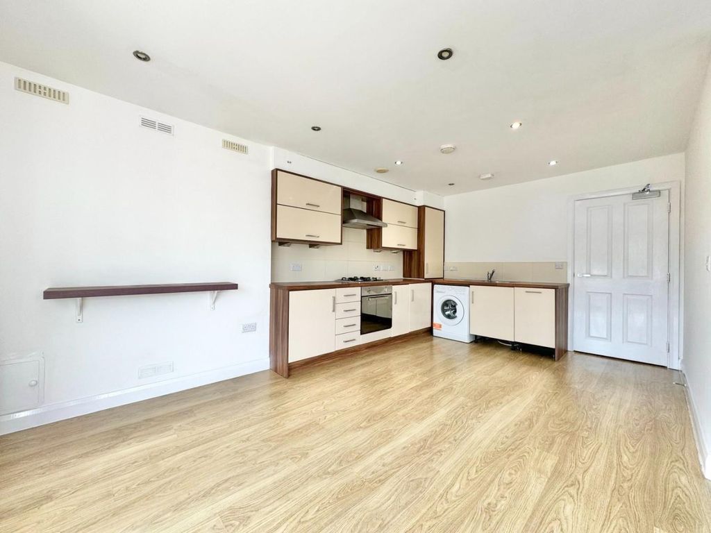 Property photo 3 of 7 2A6Ddc6F-F945-4Be5-Ab61-E256Bc69d2Fd.Jpg