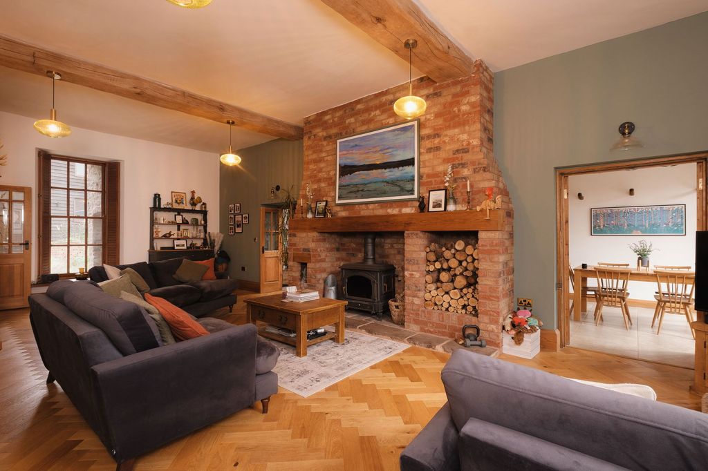 Property photo 3 of 28