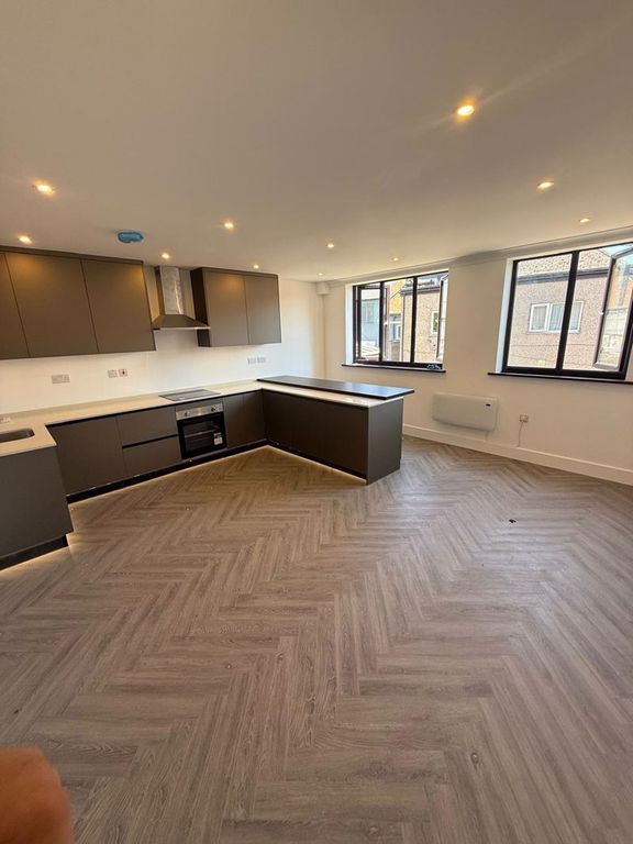 Property photo 3 of 8 Kitchen 2