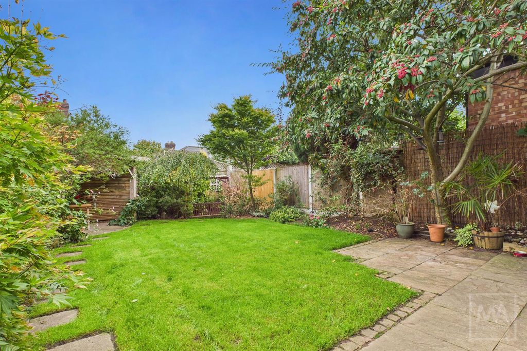 Property photo 3 of 17 Garden