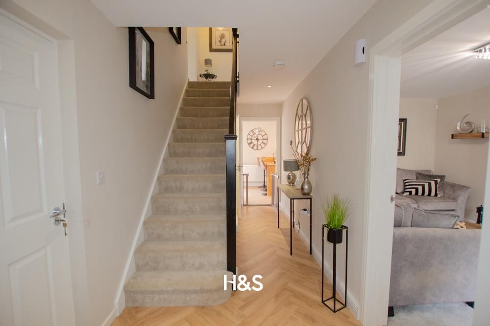 Property photo 3 of 22 6 Laurel Court - Entrance.Jpg