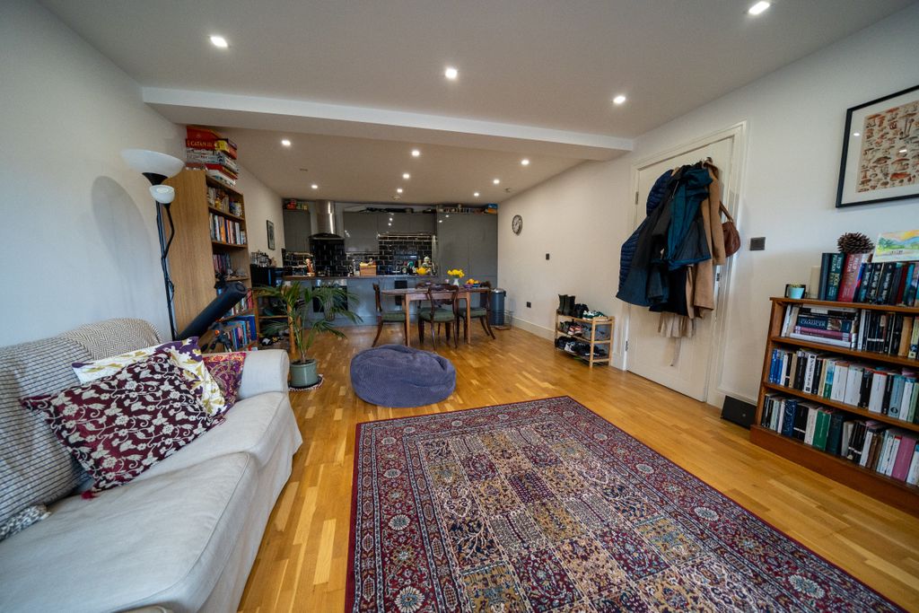 Property photo 3 of 11