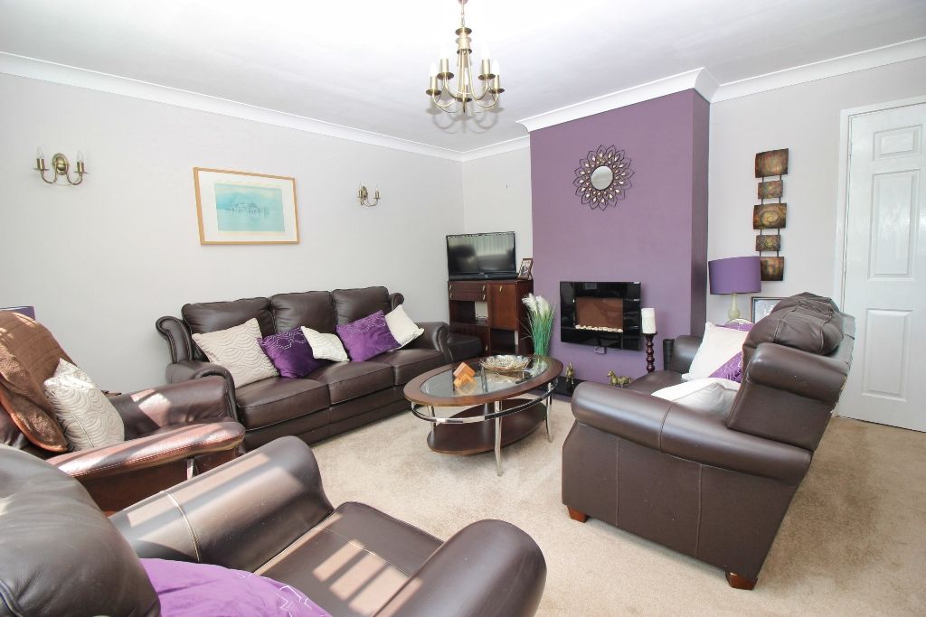 Property photo 2 of 20 Lounge