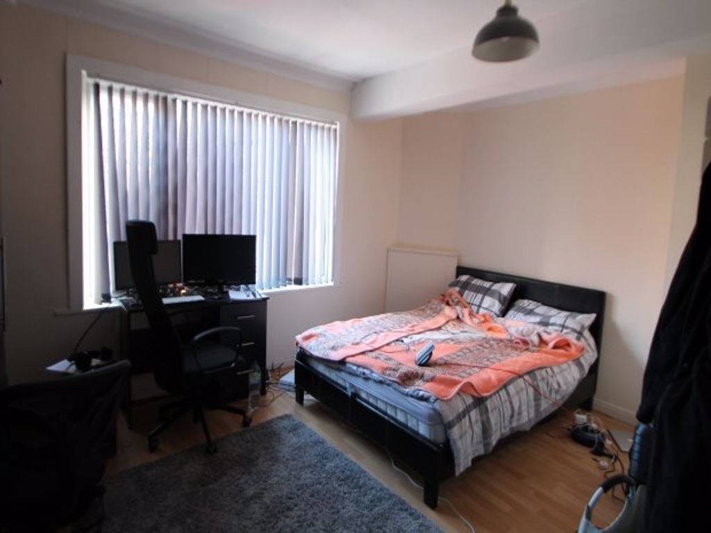 Property photo 2 of 9 A Cozy Bedroom Featuring A Double Bed, A Large Win...