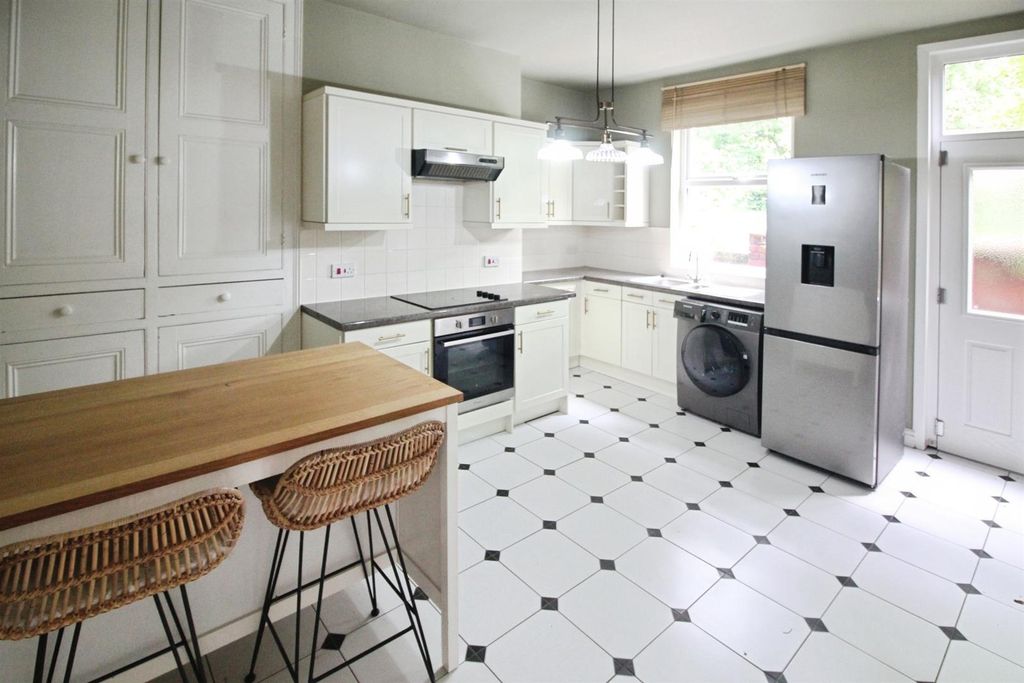 Property photo 2 of 15 Kitchen
