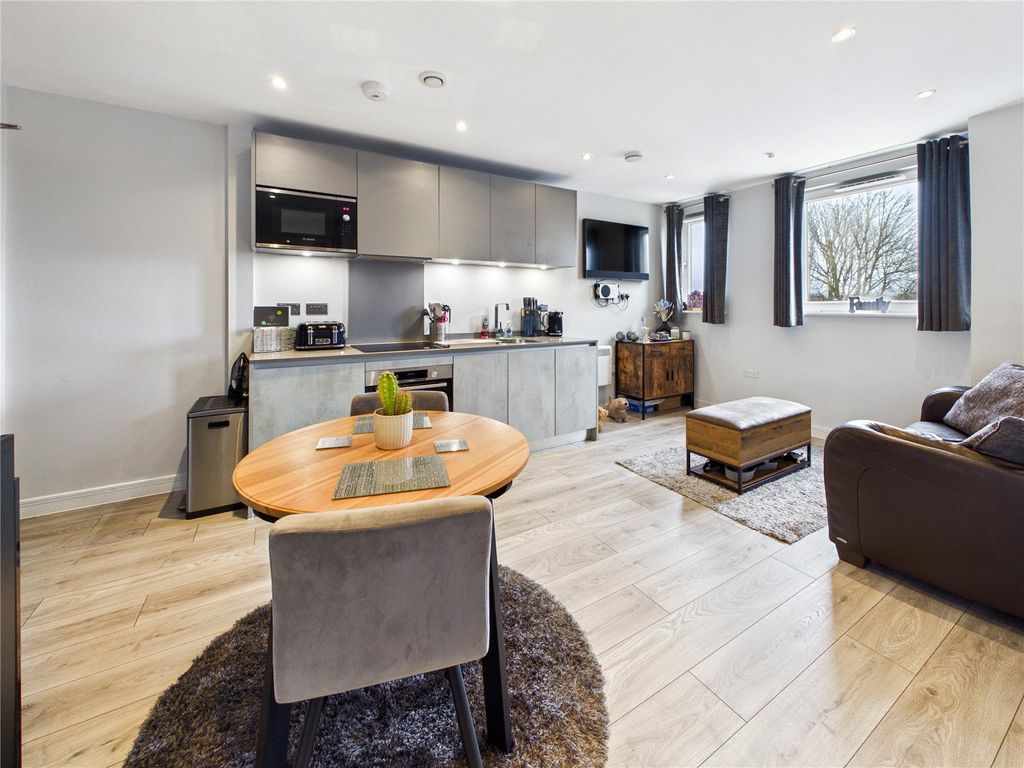 Property photo 2 of 13 2 - Image