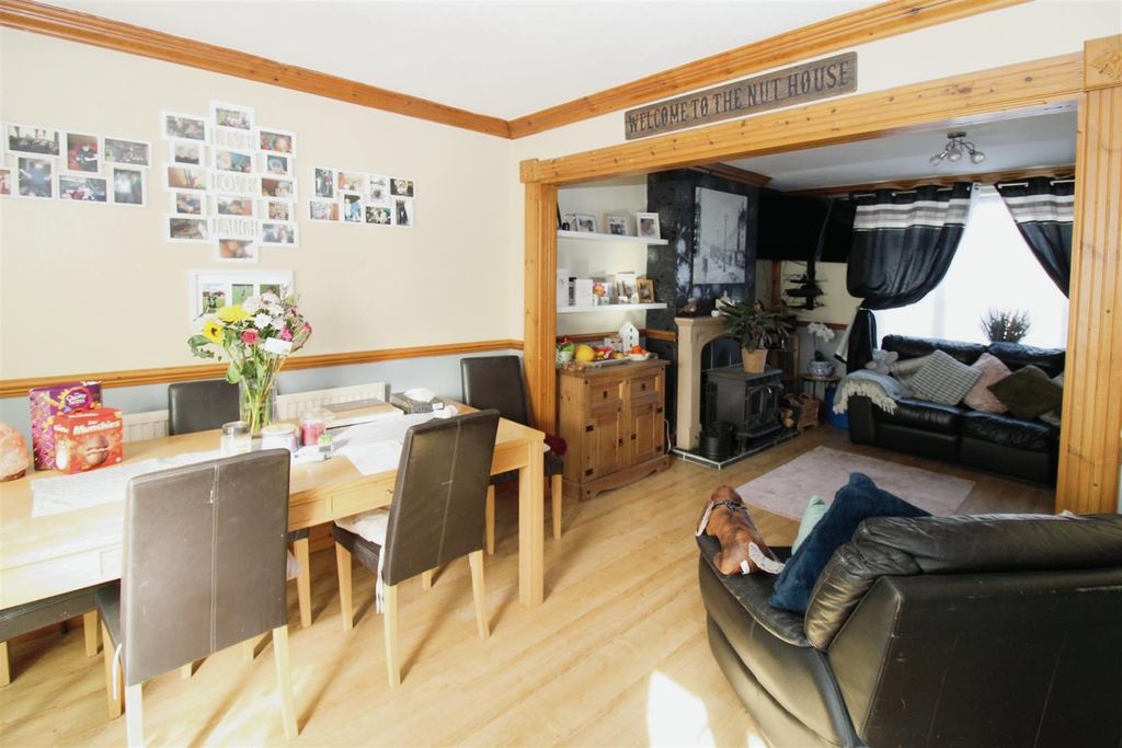 Property photo 2 of 18 Dining Area
