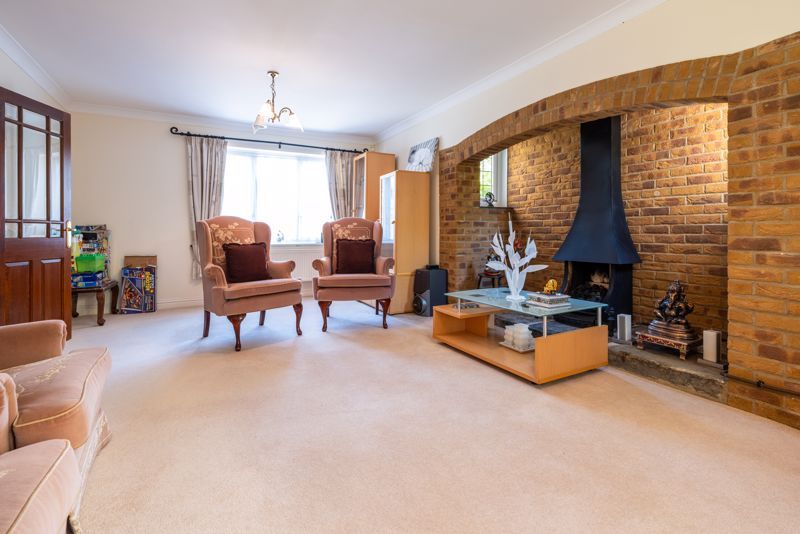 Property photo 2 of 37 Lounge