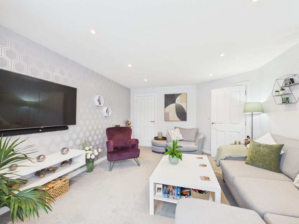 Property photo 2 of 24 Lounge