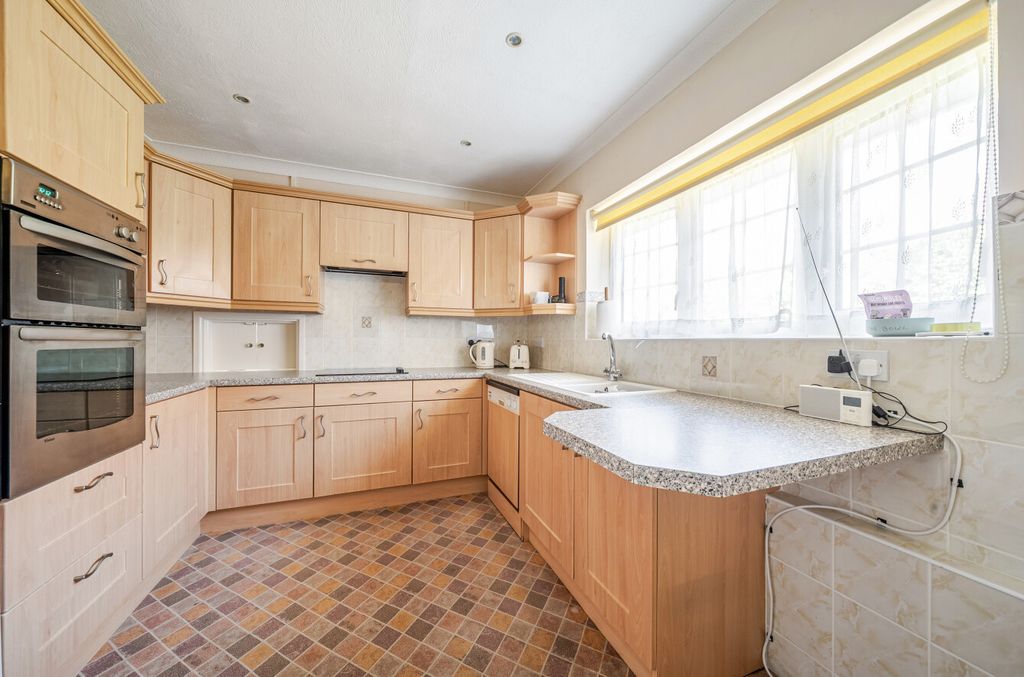 Property photo 2 of 15 1469269-3-6A170B2...
