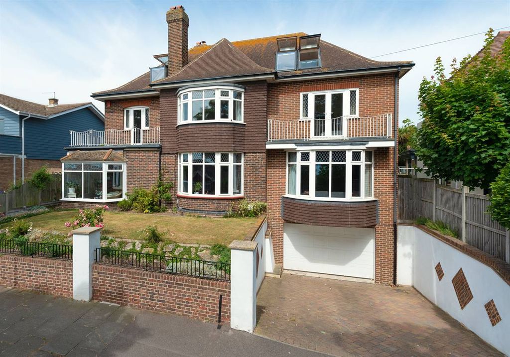 Property photo 1 of 38