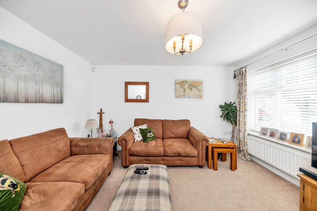 Property photo 2 of 31