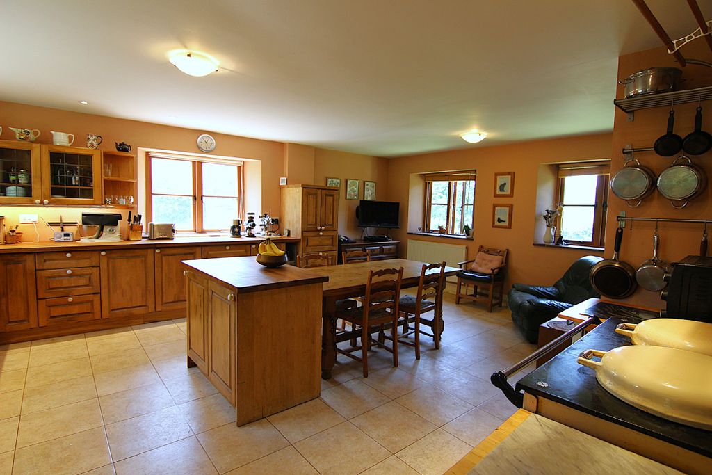 Property photo 2 of 21
