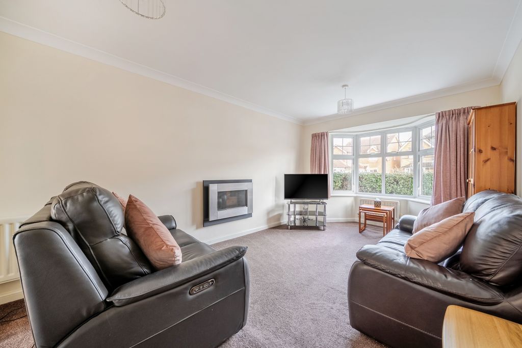 Property photo 2 of 21 Lounge