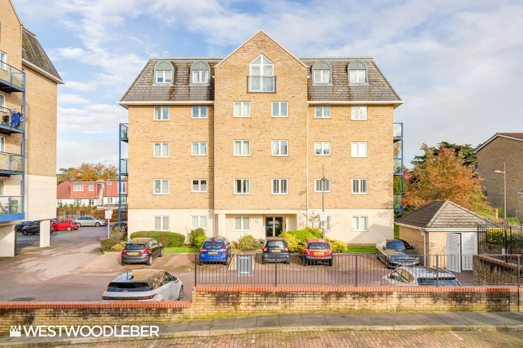 Property photo 3 of 17 Sandringhamlodge_18.Jpg