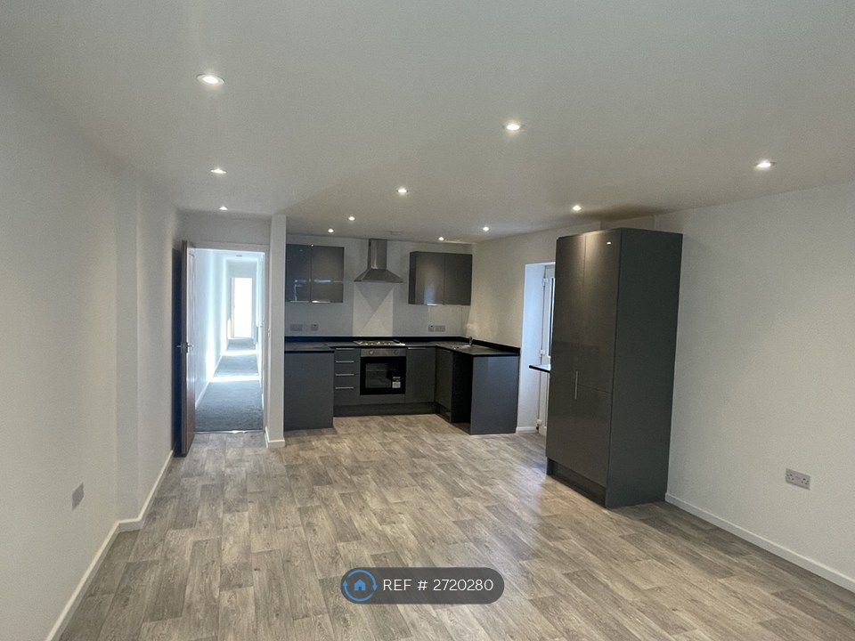 Property photo 1 of 8 Kitchen / Living Room