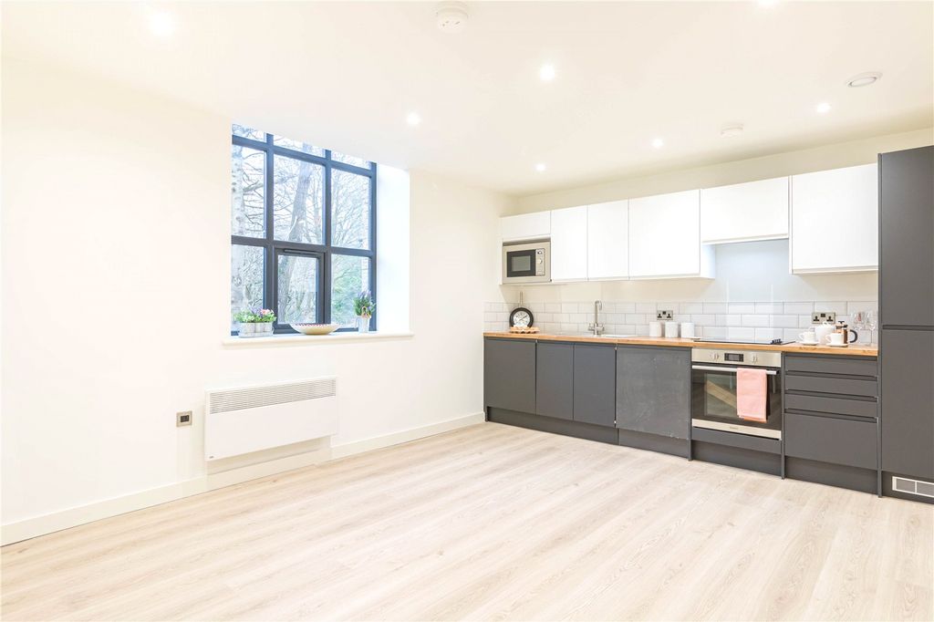 Property photo 2 of 14 Living / Kitchen