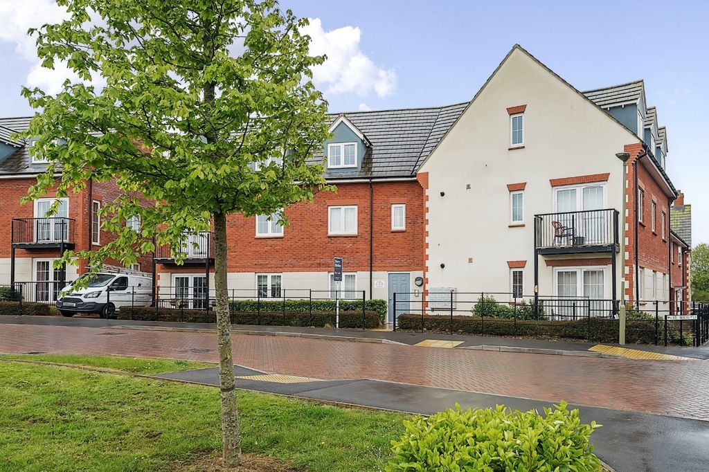 Property photo 1 of 6 Apartment Building