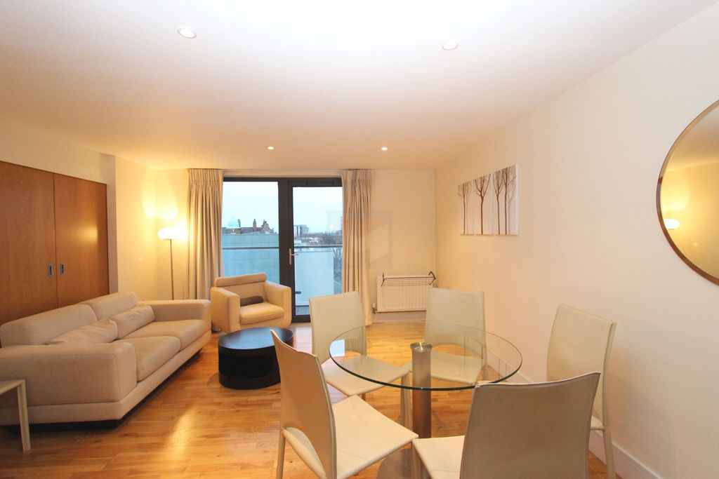 Property photo 3 of 7 Photo8