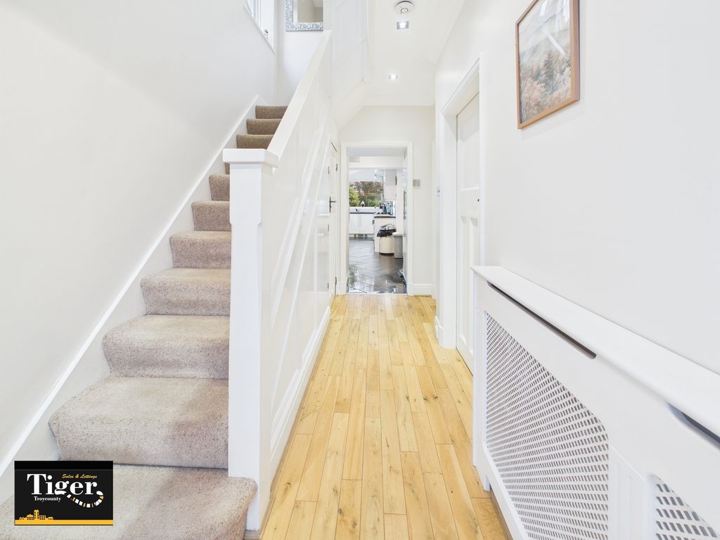 Property photo 2 of 27 Cam02176G0-Pr0777-Still003