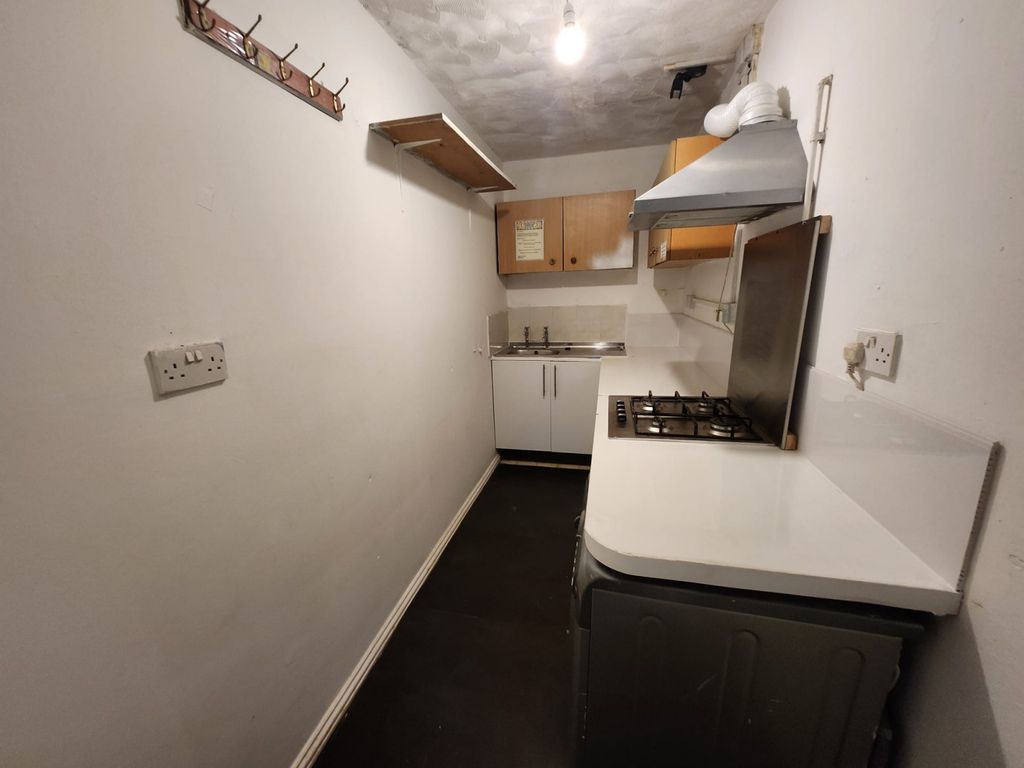 Property photo 3 of 5 Room