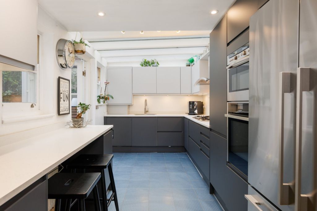 Property photo 3 of 11