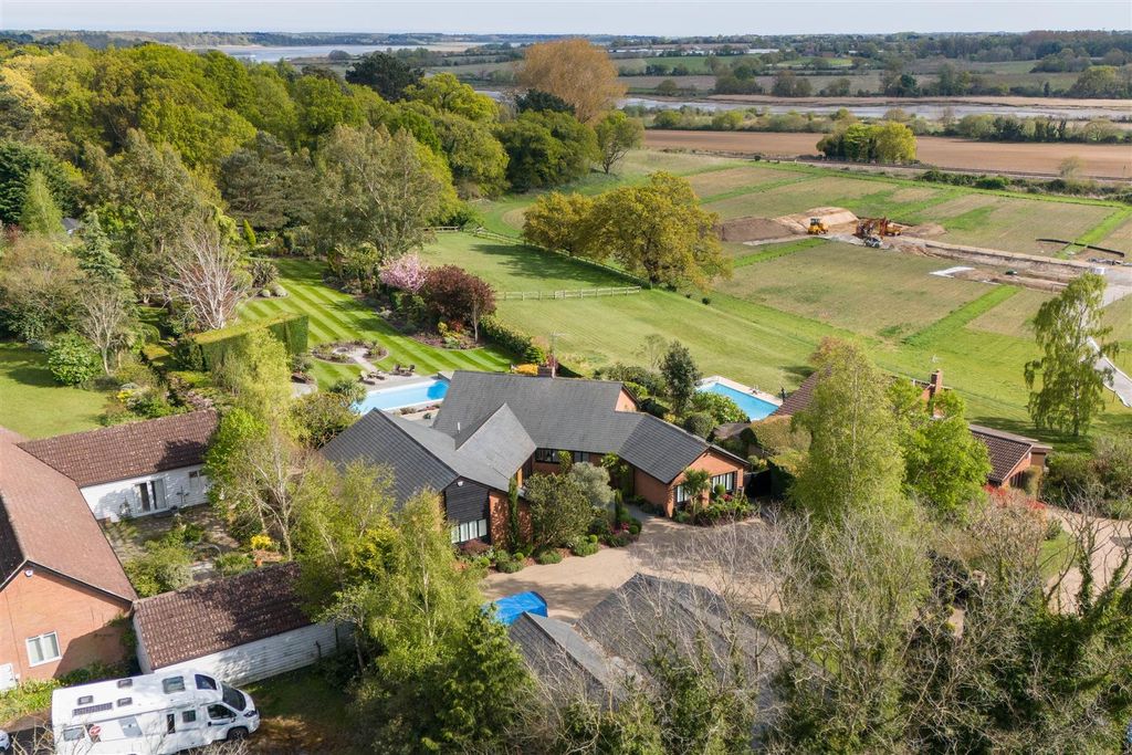 Property photo 1 of 44 Briargate_2.Jpg