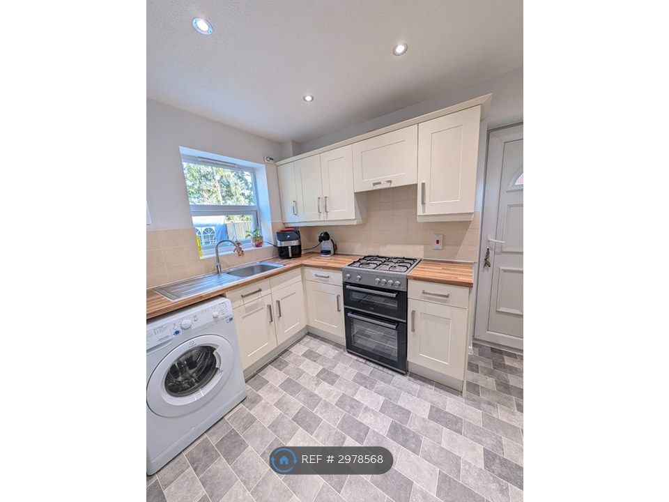 Property photo 2 of 7 Kitchen